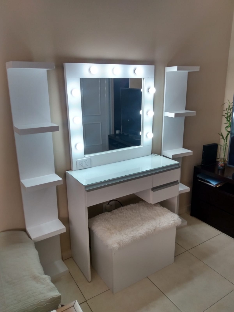 MAQUILLADOR DE PIE 163X90X38 CON LUCES