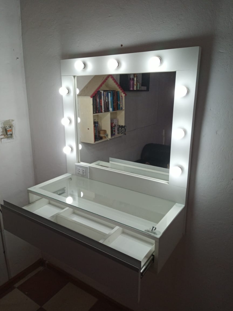 MAQUILLADOR FLOTANTE 95X90X38 CON LUCES